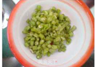 酸辣鸡杂的做法步骤：1