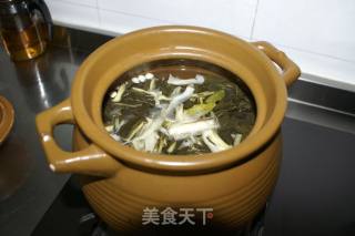 菜干南北杏龙骨汤的做法步骤：5