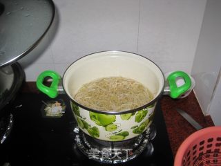 凉拌豆芽粉条的做法步骤：1