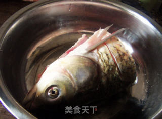 剁椒鱼头的做法步骤：1