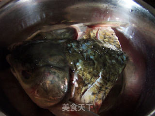 剁椒鱼头的做法步骤：2