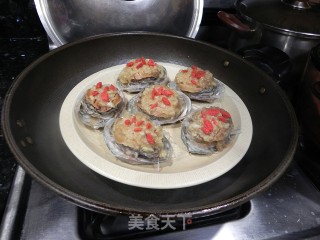 蒜茸粉丝蒸鲜鲍的做法步骤：7