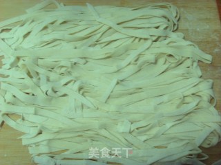 妈妈的味道---连汤面条的做法步骤：3