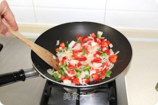 健康饮食菜谱推荐：蔬菜鸡肉咖喱的做法步骤：3