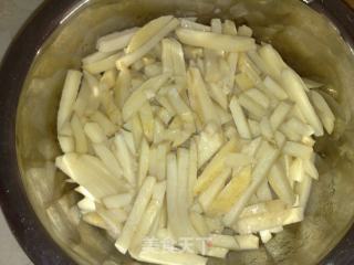 【平淡的幸福】辣味土豆条的做法步骤：3