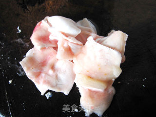 三鲜鱼肚汤的做法步骤：1