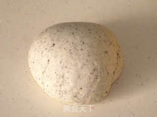 营养面食送给亲爱的妈妈--牛奶芝麻馒头的做法步骤：3