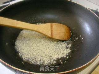 蜜汁蒜香排骨~`简单的美味的做法步骤：2