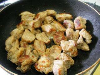 蜜汁蒜香排骨~`简单的美味的做法步骤：4