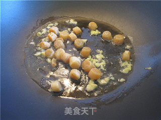 江瑶柱焖魔芋丝的做法步骤：2