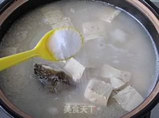 鱼头鱼尾豆腐汤的做法步骤：10