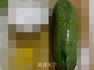 【平淡的幸福】蚝油西葫芦的做法步骤：1