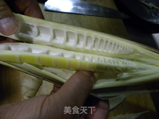 家常菜：天贝烧春笋的做法步骤：1