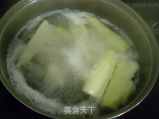 家常菜：天贝烧春笋的做法步骤：2