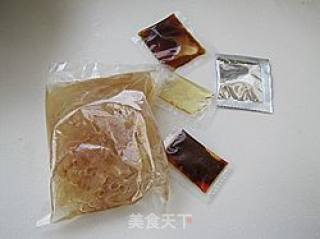 黄瓜拌海蜇的做法步骤：2
