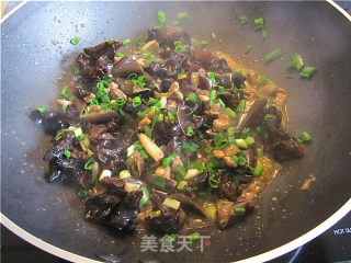 木耳焖茄子的做法步骤：8