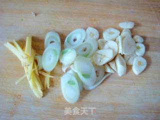 红烧鲅鱼的做法步骤：1