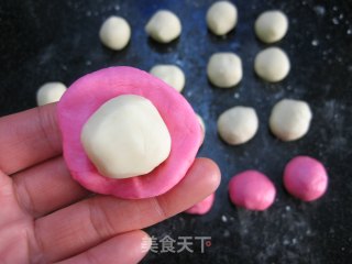 出污泥而不染—荷花酥的做法步骤：2