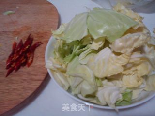 手撕包菜的做法步骤：1
