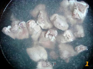 冬瓜竹豆薏米排骨汤的做法步骤：1