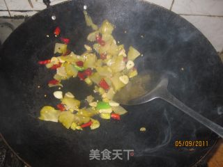 酸辣肥肠的做法步骤：4