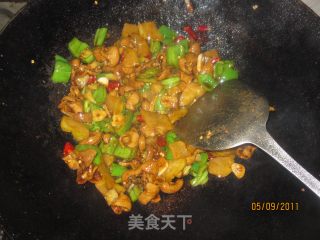 酸辣肥肠的做法步骤：7