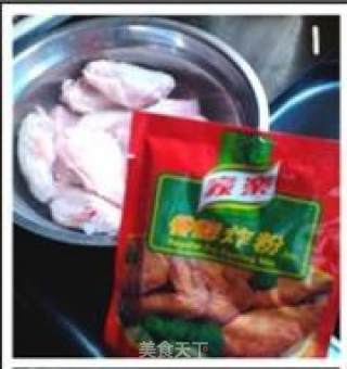 小试牛刀----炸鸡翅的做法步骤：1