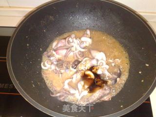 【平淡的幸福】韭菜爆小鱿鱼的做法步骤：5