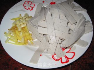 鱼付炒土豆片的做法步骤：1