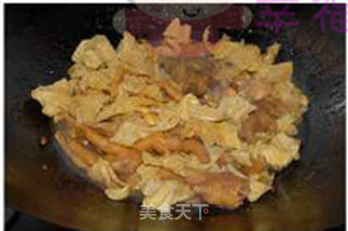 黄豆腐竹烧鸡脚的做法步骤：7