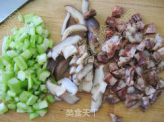 芥蓝腊肠炒饭的做法步骤：2