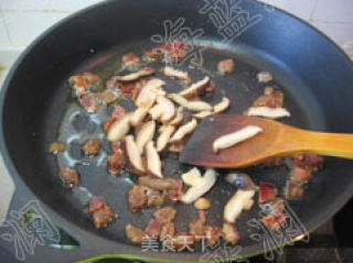 芥蓝腊肠炒饭的做法步骤：4