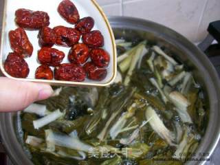 家常煲汤@@闷热时宜用白菜干煲汤~~白菜干排骨汤的做法步骤：6