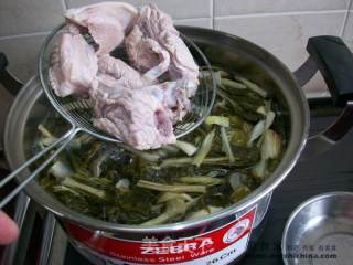 家常煲汤@@闷热时宜用白菜干煲汤~~白菜干排骨汤的做法步骤：7