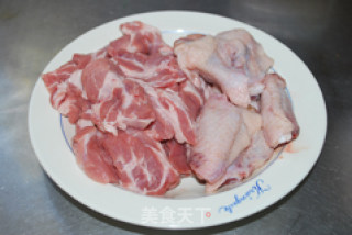 蘑菇炖肉的做法步骤：1