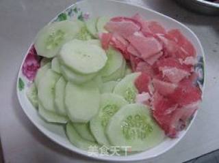 黄瓜肉片的做法步骤：2