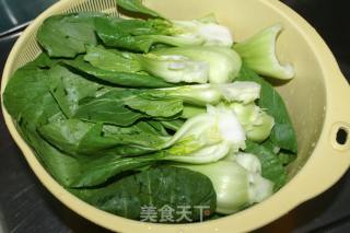 香菇炒上海青的做法步骤：1