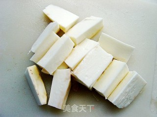 鲜淮山玉米骨头汤的做法步骤：2