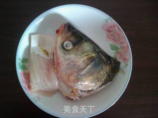 剁椒鱼头的做法步骤：1