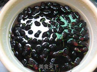 酸酸甜甜的新鲜——桑葚果酱的做法步骤：1