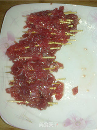 如何炒制嫩滑的牛肉－双丁牙签肉的做法步骤：4