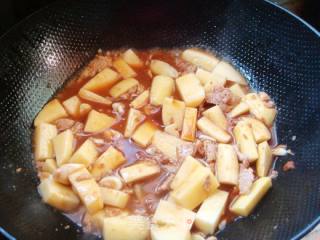 红烧土豆盖浇面的做法步骤：6