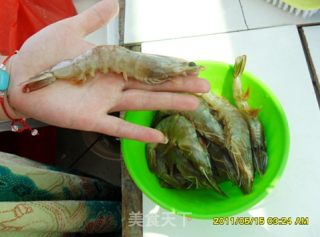 美味洋葱炒虾的做法步骤：1