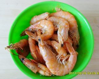 美味洋葱炒虾的做法步骤：2