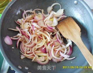美味洋葱炒虾的做法步骤：3