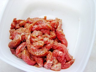 干煸牛肉的做法步骤：1