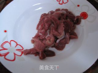 瘦肉炒菜椒的做法步骤：1