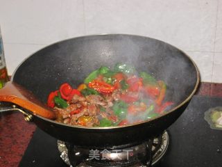 瘦肉炒菜椒的做法步骤：7