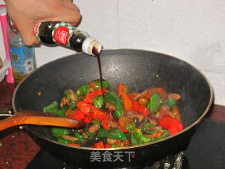 瘦肉炒菜椒的做法步骤：8