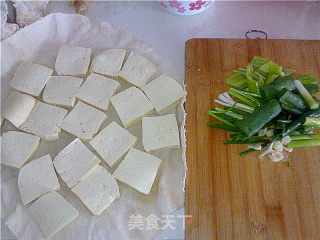 【平淡的幸福】香葱豆腐的做法步骤：2